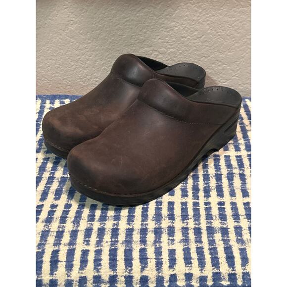 Men's Dansko 'Karl' Antique Brown Leather Clogs - Picture 1 of 7
